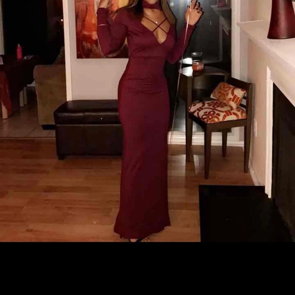 Dresses & Skirts - BRANDNEW WINE Sleeved BacklesChoker Gown
